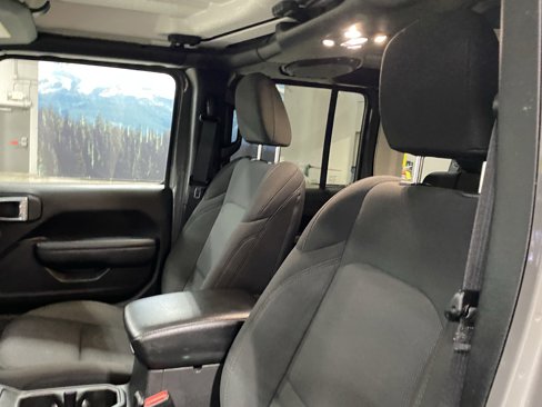 Used 2023 Jeep Wrangler Unlimited image 18