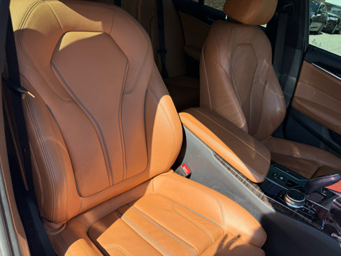 Used 2018 BMW 540i w/ Premium Package image 9