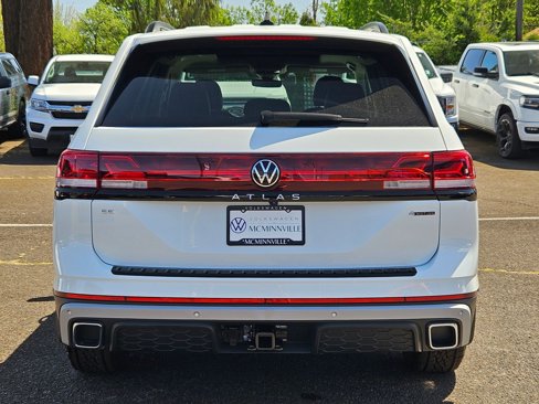 New 2025 Volkswagen Atlas Peak Edition SE image 4