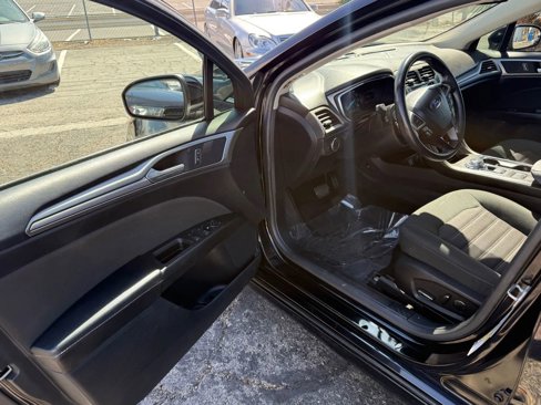 Used 2019 Ford Fusion SE image 9