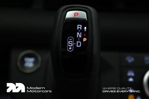 Used 2024 Land Rover Defender 110 X-Dynamic SE image 34