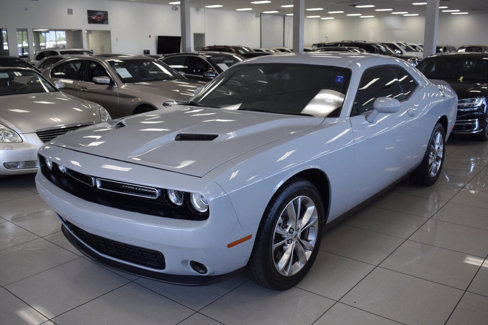 Used 2021 Dodge Challenger SXT image 2