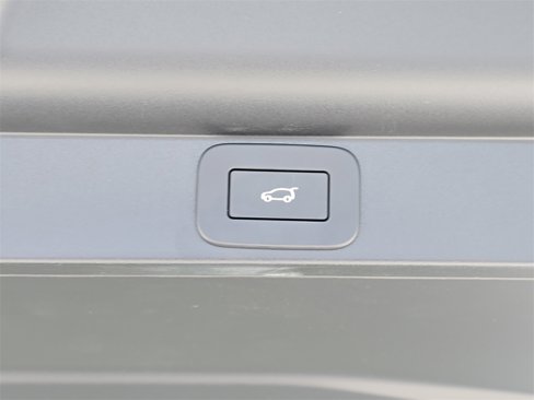 New 2025 Land Rover Range Rover SV image 13