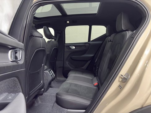New 2025 Volvo XC40 B5 Ultra w/ Climate Package image 7