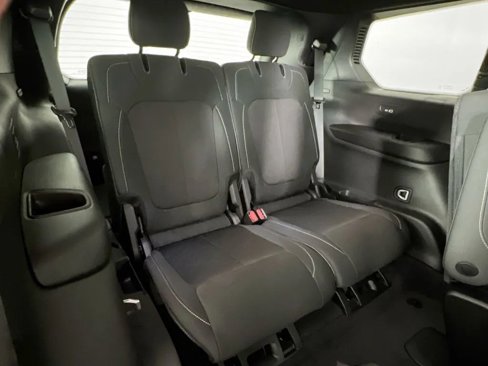 New 2025 Jeep Grand Cherokee L Laredo w/ Luxury Tech Group I image 28