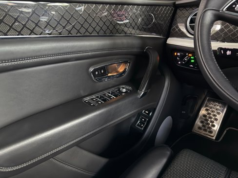Used 2020 Bentley Bentayga Design Series image 46