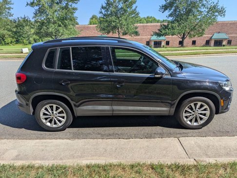 Used 2017 Volkswagen Tiguan Limited w/ Premium Package image 10