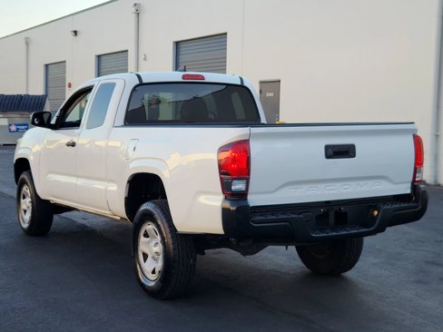 Used 2019 Toyota Tacoma SR image 3