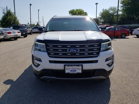 Used 2017 Ford Explorer XLT w/ Equipment Group 202A image 2