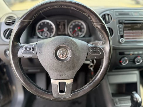 Used 2015 Volkswagen Tiguan S image 16