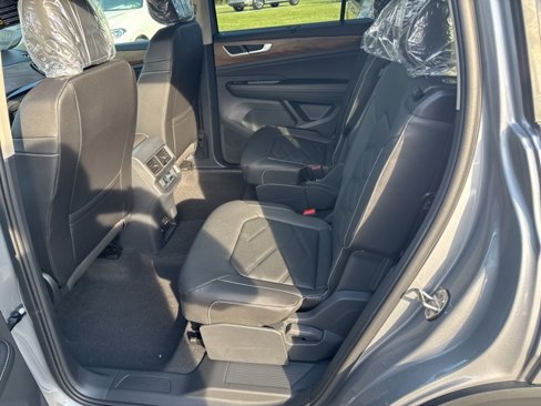 New 2025 Volkswagen Atlas SE image 6