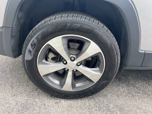 Certified 2022 Jeep Cherokee Limited image 37