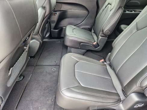 New 2025 Chrysler Pacifica Select image 19