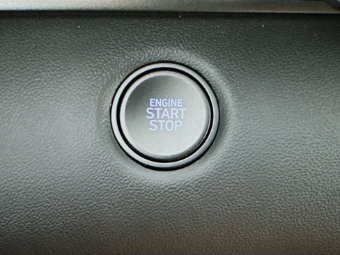 Certified 2025 Hyundai Elantra Sport image 33