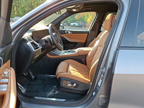 Used 2024 BMW X7 xDrive40i w/ M Sport Package image 18