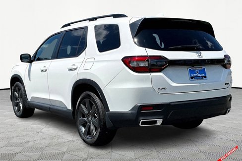 Used 2025 Honda Pilot Sport image 4