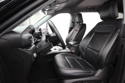 Used 2022 Ford Explorer XLT w/ Equipment Group 202A image 10