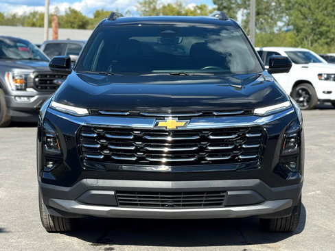 Used 2025 Chevrolet Equinox LT w/ Convenience Package II image 2
