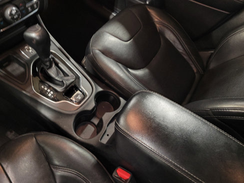 Used 2020 Jeep Cherokee Limited image 26
