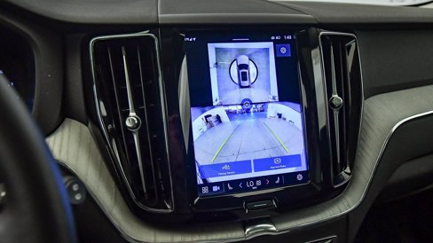 Certified 2025 Volvo XC60 B5 Plus image 25