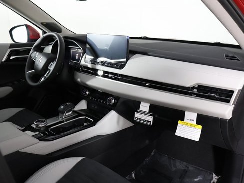 New 2025 Mitsubishi Outlander SE image 30