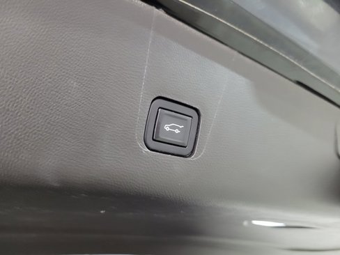 Used 2022 Chevrolet Traverse LT image 55