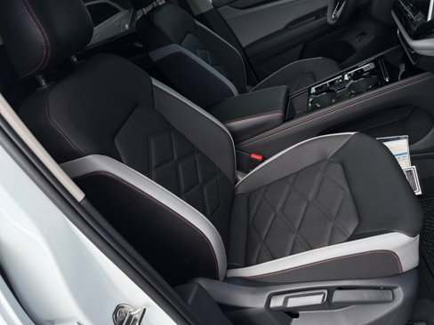 New 2025 Volkswagen Atlas Peak Edition SE image 28