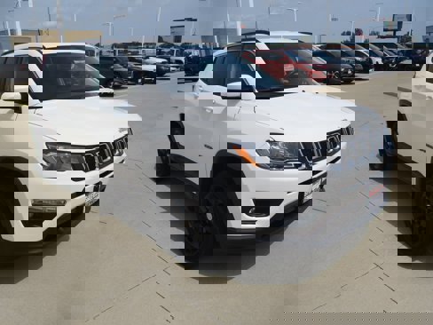 Used 2018 Jeep Compass Latitude image 8