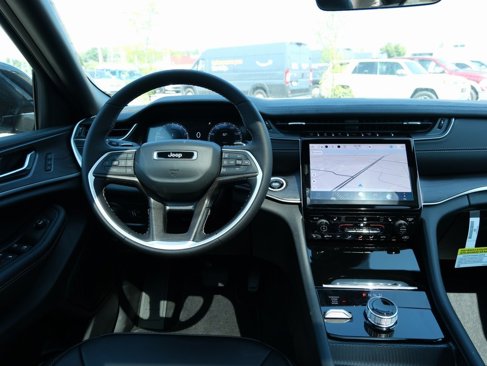 New 2025 Jeep Grand Cherokee Limited image 6
