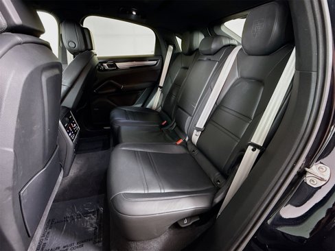 Certified 2022 Porsche Cayenne Platinum Edition image 13