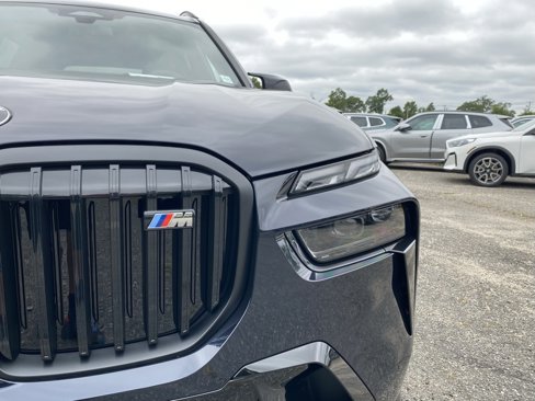 New 2026 BMW X7 M60i w/ Climate Comfort Package image 3