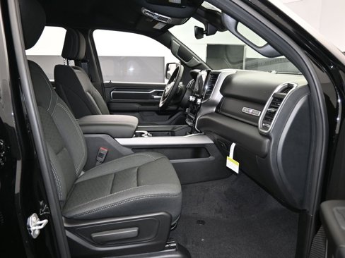 New 2025 RAM 1500 4x4 Crew Cab image 38