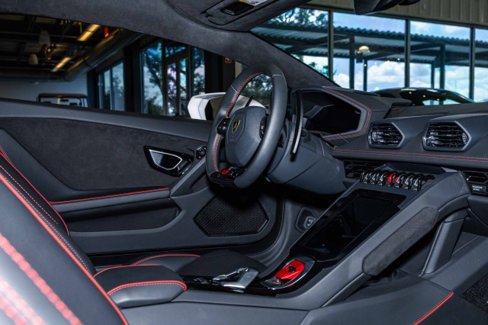 Used 2021 Lamborghini Huracan EVO image 23