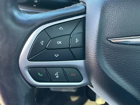 Used 2018 Chrysler 300 Limited w/ Safetytec Plus Group image 26
