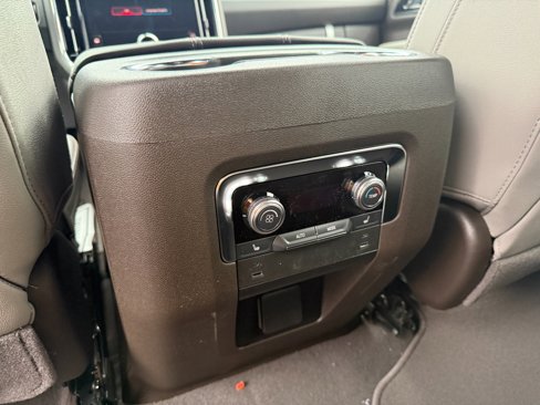 New 2025 GMC Yukon XL Elevation image 18