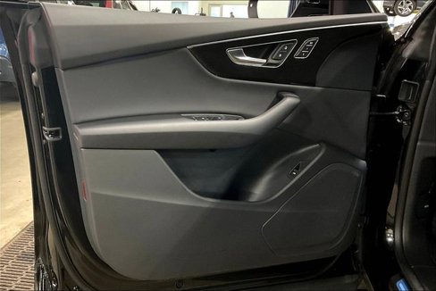 Certified 2025 Audi Q8 Premium image 23
