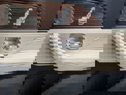 New 2026 Mercedes-Benz GLS 450 4MATIC image 36