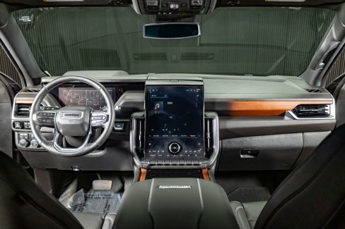Used 2025 GMC Yukon XL Denali image 17