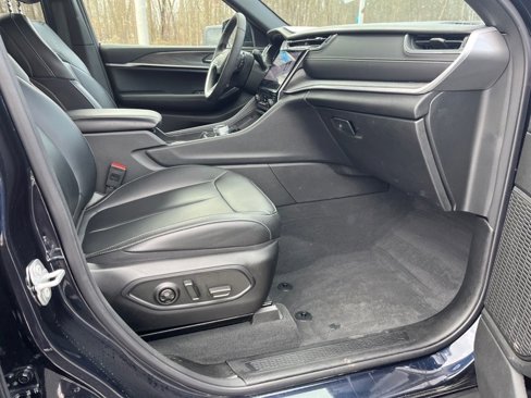 Used 2024 Jeep Grand Cherokee Limited image 16