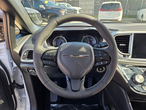 New 2026 Chrysler Pacifica Limited image 30