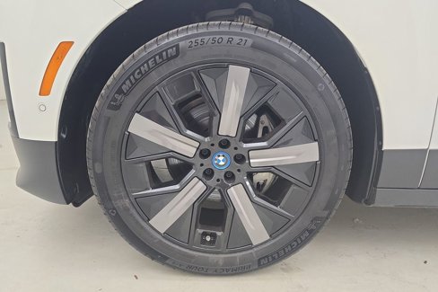 Used 2025 BMW iX xDrive50 image 11