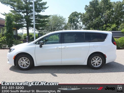 New 2025 Chrysler Voyager LX image 3