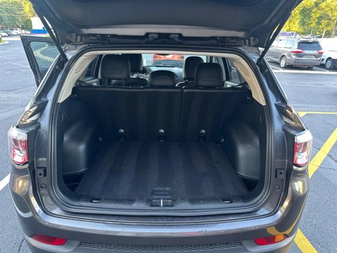 Used 2019 Jeep Compass Latitude image 28