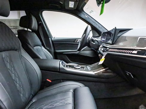New 2026 BMW X7 M60i image 17