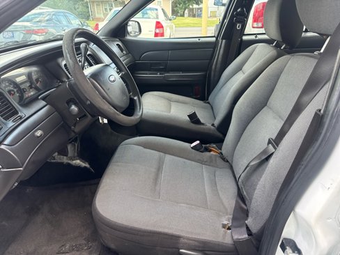 Used 2011 Ford Crown Victoria Police Interceptor image 11