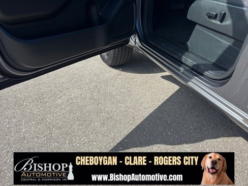 Used 2024 Nissan Frontier SV image 21