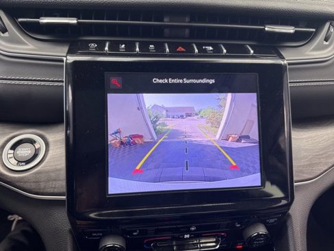 Used 2022 Jeep Grand Cherokee Limited image 24