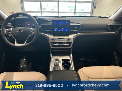 Used 2024 Ford Explorer XLT w/ Equipment Group 202A image 9