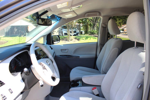 Used 2013 Toyota Sienna LE image 9