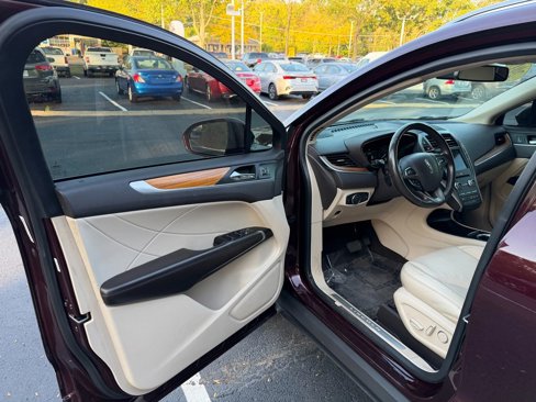 Used 2019 Lincoln MKC Select w/ MKC Climate Package image 9